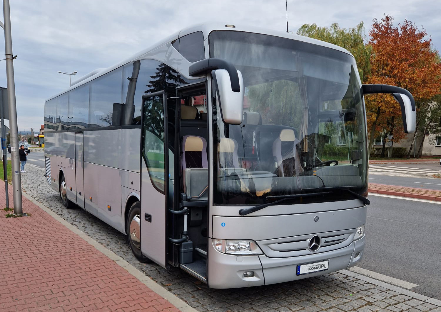 Wynajem autokaru Opoczno – pojazd IGOMAR w trasie